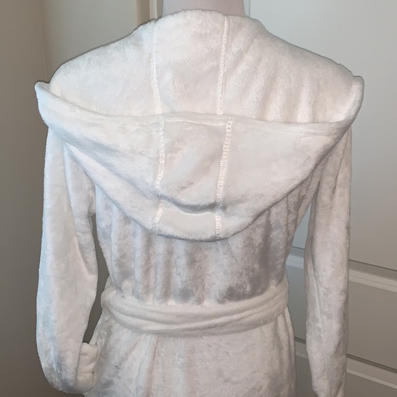 UGG BRAND NEW SIZE MEDIUM MIRANDA GORGEOUS WHITE HOODED FLEECE ROBE - Picture 7 of 13